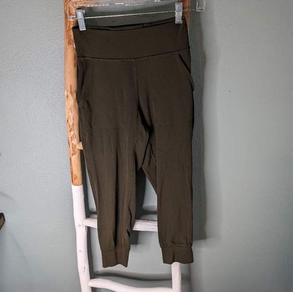 Lululemon Align Jogger Crop size 4 - Picture 2 of 6